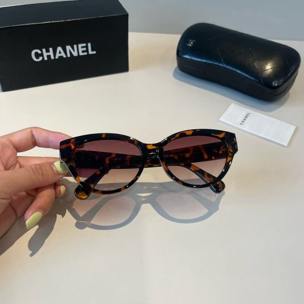 Chanel Butterfly tortoiseshell Sunglasses - Picture 2 of 9